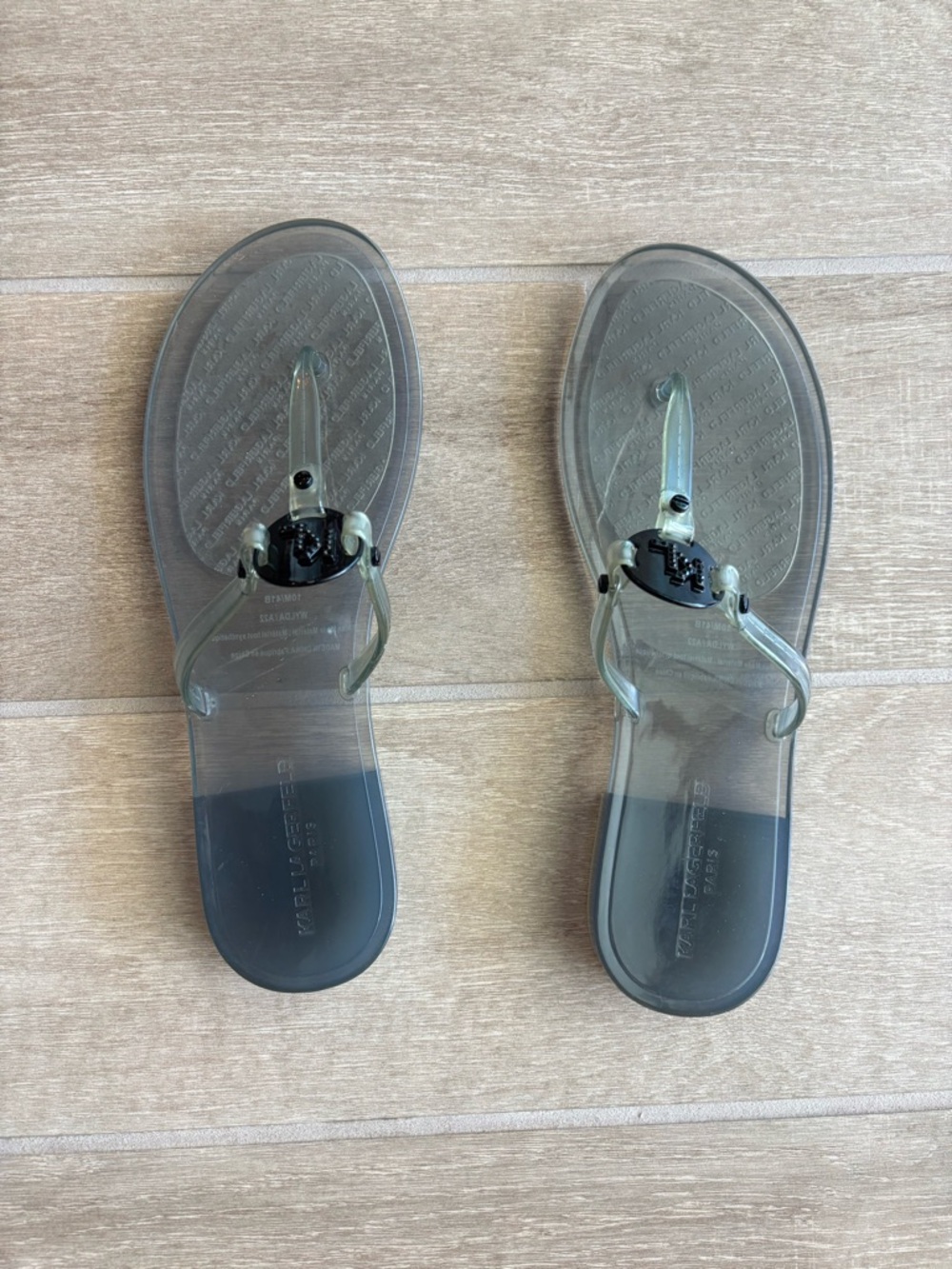 Karl Lagerfeld Paris Women's Wylda transparent jelly thong sandal